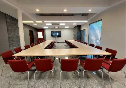 Nowoczesna sala idealna na spotkania, konferencje, szkolenia i prezentacje w Białej Podlaskiej