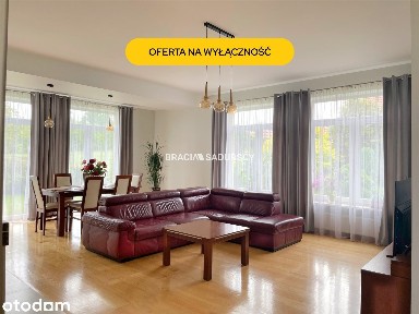Komfortowy DOM Otoczony Zielenią
