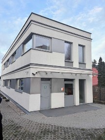 Lokal z własnym wejściem i parkingiem