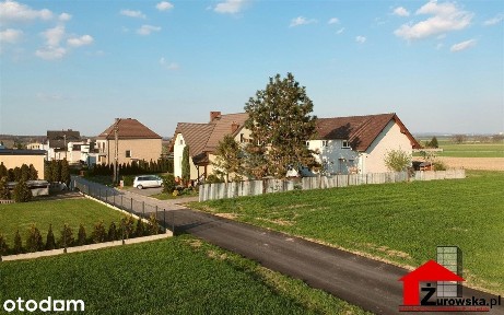 Połowa domu z możliwością korzystania z ogrodu.