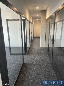Komfortowe biuro 424m2, duży parking.