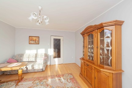 Do wynajęcia mieszkanie z dobrym dojazdem do UWM (2 pokoje, balkon, duży parking)