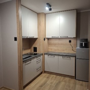 2 pokoje 36 m2 ul.Łucznicza do wynajęcia. Wynajem 2200 zł plus czynsz 800 zł + prąd wg licznika. Kaucja 2200 zł najmem okazjonalny. Bez zwierząt.