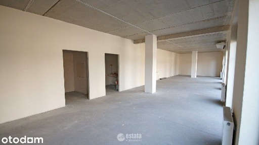 Lokal na Grabiszynku duże witryny widoczne z ulic