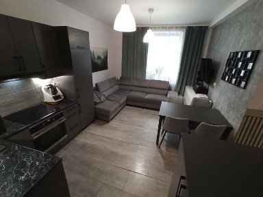 Mieszkanie 48.5m2 | 3 Pokoje | Rynek | Parking | Piwnica | Strych | Niski Czynsz | Umeblowane | 1 Piętro | Po Generalnym Remoncie