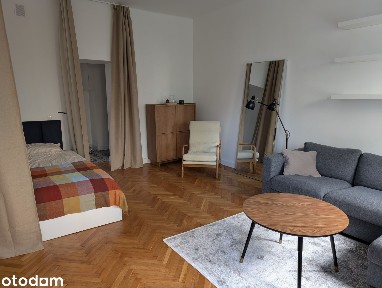 ul. Wspólna / 42m² / Kamienica / Okna na dwie strony / Samo centrum