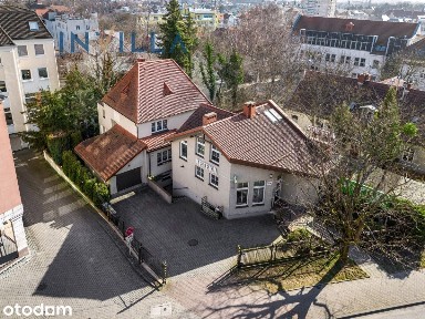 dwa wejścia | dwa poziomy |własny parking