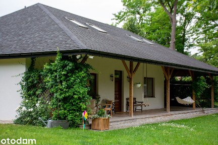 3 ha posiadłość. Dom z basenem,odrestaurowana stodoła i duży hangar.