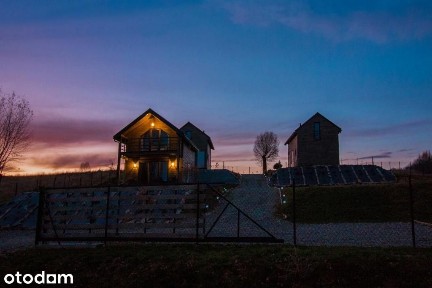 Drewniany domek całoroczny z tarasem i balkonem k. Ustrzyk Dolnych