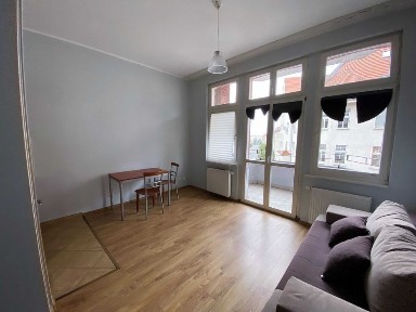 Wyspiańskiego - kawalerka z aneksem kuchennym + balkon - Łazarz