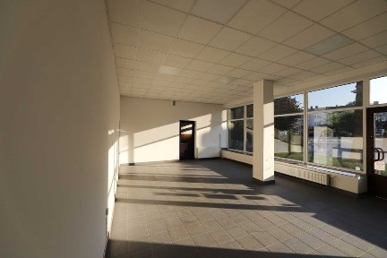 Lokal użytkowy 96 m² do wynajęcia - Lesko, ul. Tysiąclecia | duża witryna | parter