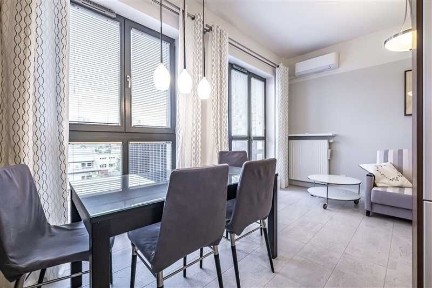 atrakcyjny apartament -3 pokoje, 2 łazienki, klimatyzacja, komórka lokatorska, garaż