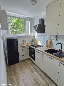 Ustawne mieszkanie 3-pokojowe z miejscem parkingowym na Jeżycach 50 m²