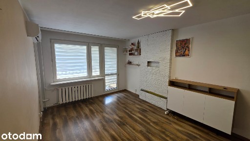 Sprzedam słoneczne, 2 - pokojowe mieszkanie z balkonem.