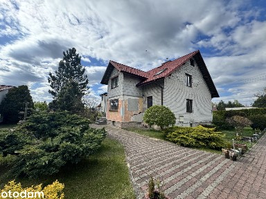 Dom wolnostojący 200m z wiatą na dwa auta