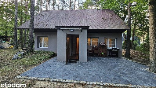 Uroczy domek w środku lasu/twoje miejsce na odpoczynek