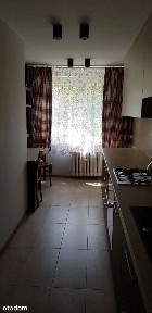 Komfortowe dwa pokoje z osobną kuchnią i balkonem.
