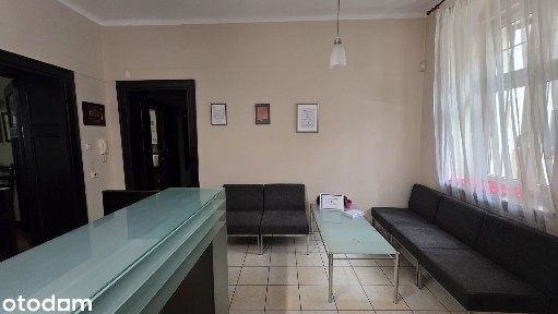 Funkcjonalne biuro z recepcją, 4 pokojami, kuchnią Łazarz blisko MTP