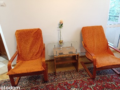 Przestronny pokój z balkonem i zamkniętą kuchnia