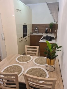 Mieszkanie 2-pokojowe + balkon+ duza piwnica+ miejsce parkingowe szlaban, ul. Koszarowa