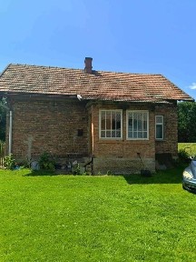 Dom ceglany z budynkiem gospodarczym i 13-arową działką