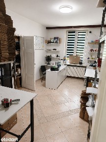 Magazyn z biurem i placem 1048 m² WOLA WARSZAWA 300 m od metra
