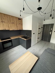 Chorzów | ul. Batorego | 18 m² | Zrewitalizowana kamienica