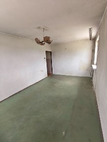 Mieszkanie czeka na nowego właściciela, który tchnie w nie nowe życie i wykorzysta pełen potencjał tego zestawu.