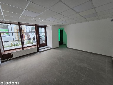 Lokal na wynajem w kamienicy z witryną