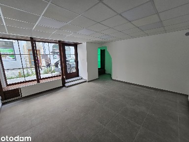 Lokal na wynajem w kamienicy z witryną