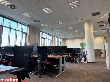 Biuro ok. 225 m² w Sky Tower z widokiem na miasto