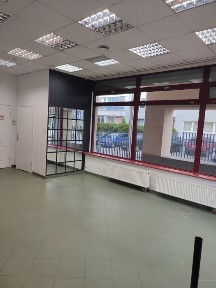 Wynajme lokal użytkowy pod działalność usługową, biurową lub handlową.