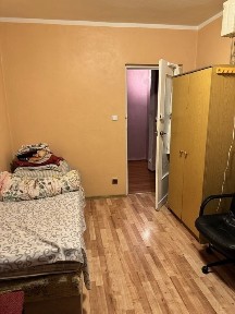 Pokój na wynajem, kuchnia, łazienka.