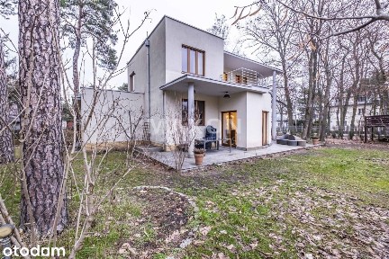 Dom wolnostojący na dużej działce, blisko Skm