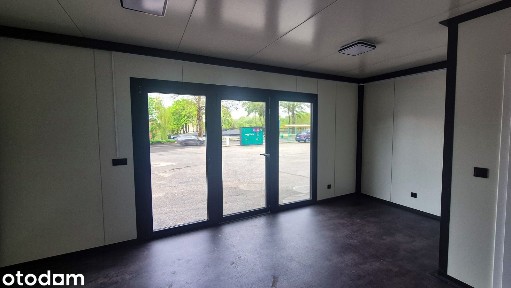 Nowoczesny lokal do wynajęcia z dużym parkingiem!