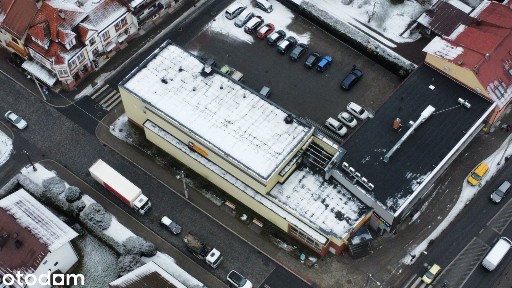 Obiekt handlowo usługowy w centrum Makowa Podhalańskiego.