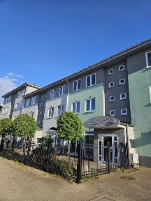 3 pokoje/spiżarka/ balkon/ piwnica 60m2 I piętro