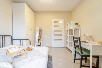 Przestronna kawalerka z balkonem blisko Zalewu Zemborzyckiego - ul. Fulmana