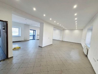 Lokal użytkowy 90 m² przy głównej arterii - duży parking