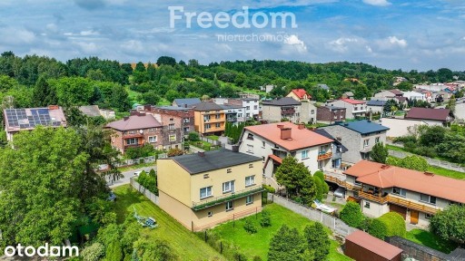 Dom, 800 m2 działki, nowe C.O, garaż.