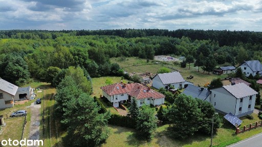 Dom z 2 garażami oraz 2 działki budowlane z drogą tuż za nim! Okazja!