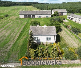 Dom z dużym siedliskiem i zabudowaniami gospodarczymi