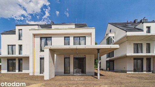 Dwupoziomowy apartament z antresolą i balkonem