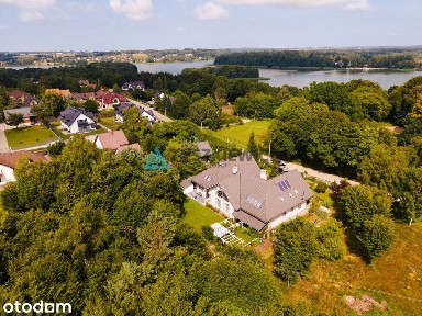 Niezwykły dom blisko jeziora Tuchomskiego
