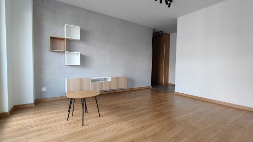 Sprzedam mieszkanie 2 pokoje, taras 25m² + miejsce postojowe w garażu + komórka lokatorska, zlokalizowane przy ul. Parkowej.