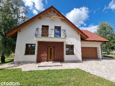 Dom w st. deweloperskim położony wśród zieleni