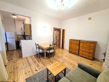 Oferuję do wynajęcia przestronne i jasne 2-pokojowe mieszkanie, zlokalizowane w cichej i zielonej okolicy Grochowa przy ul. Grenadierów 44B.
