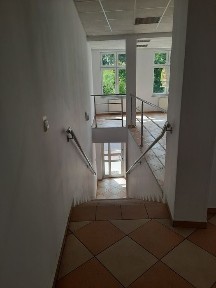 Lokal usługowo handlowy w centrum Bytowa na pietrze