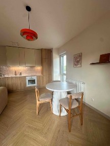 Wyjątkowy, nowoczesny i bardzo słoneczny apartament dwupoziomowy 82 m² w centrum Nowej Soli