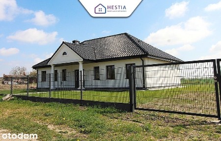 Na sprzedaż nowy dom w stylu dworkowym